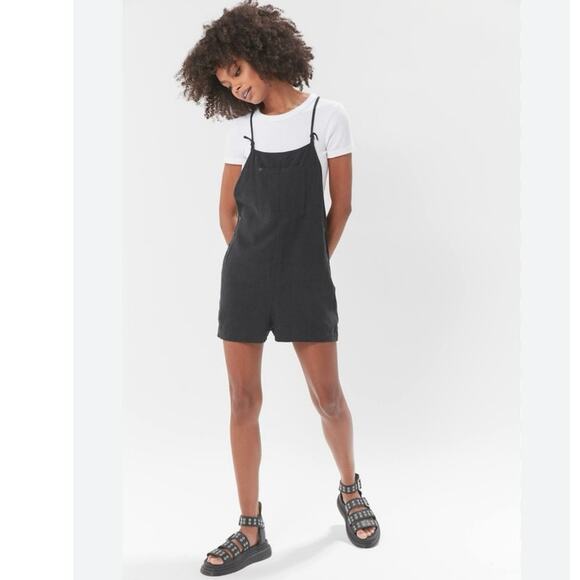 Urban Outfitters BDG Bianca Shortall Black Linen Blend Overall Romper Size L - Picture 1 of 5